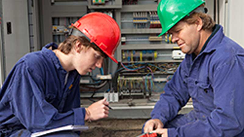 JOBS Government of Canada helps to create more than 25,000 apprenticeship positions across Canada